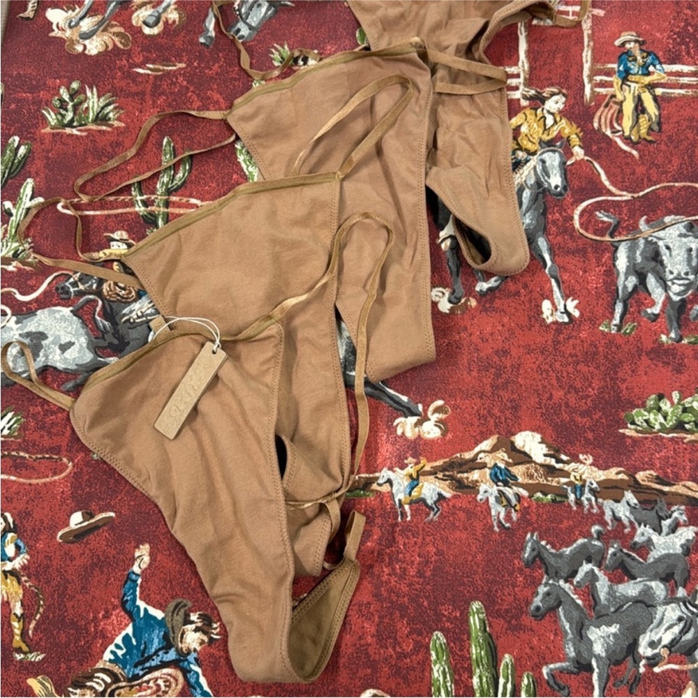 NWT SKIMS thong underwear size 4x (3 pairs)